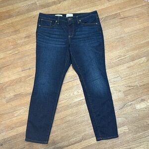 Mid rise skinny jean
